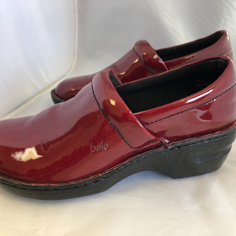 bolo red clogs (NIB)